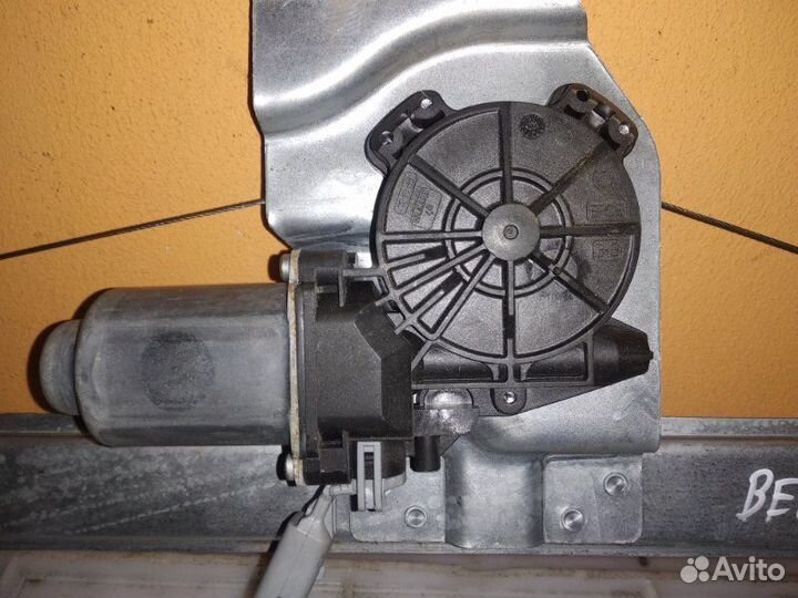 Стеклоподъемник передний правый Citroen Berlingo