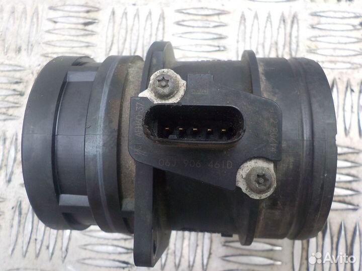 Датчик расхода воздуха Skoda Yeti 2009