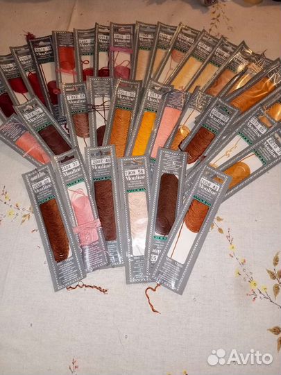 Нитки мулине, шкатулка, пяльца