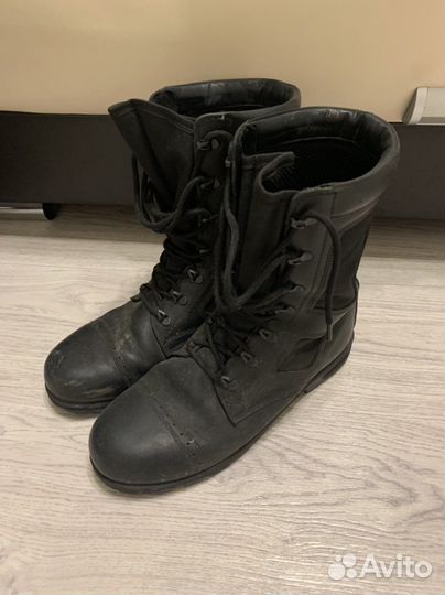 Уставная кепка, ремень, берцы и фляга