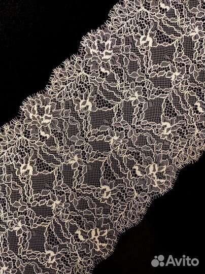 Кружево шантильи (реснички). Лило-экрю. 16 см