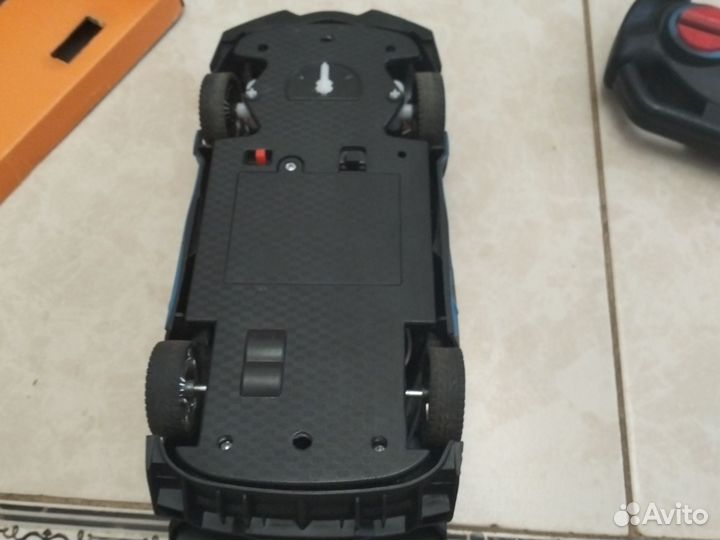 Машинка на пульте управления