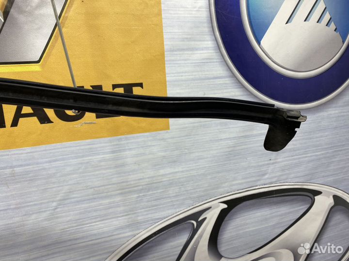 Уплотнитель Резинка капота renault duster