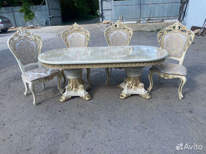 Столы и стулья