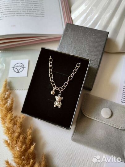 Браслет с подвеской мишка