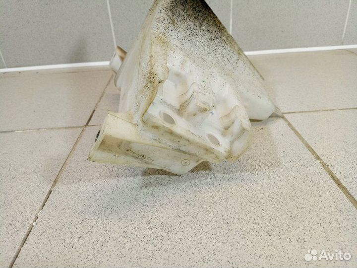 Бачок омывателя лобового стекла Suzuki Vitara