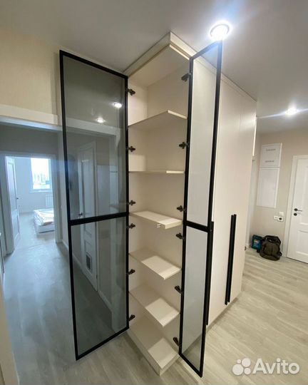 Шкаф распашной на заказ в Ялте