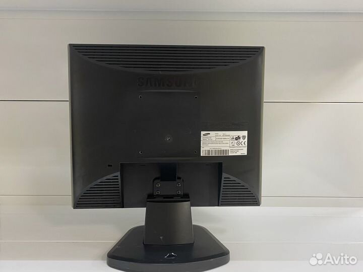 Монитор Samsung SyncMaster 710V