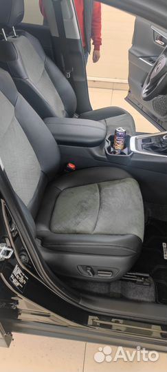 Новые передние сидения Toyota RAV 4