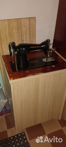Швейная машинка подольская с тумбой
