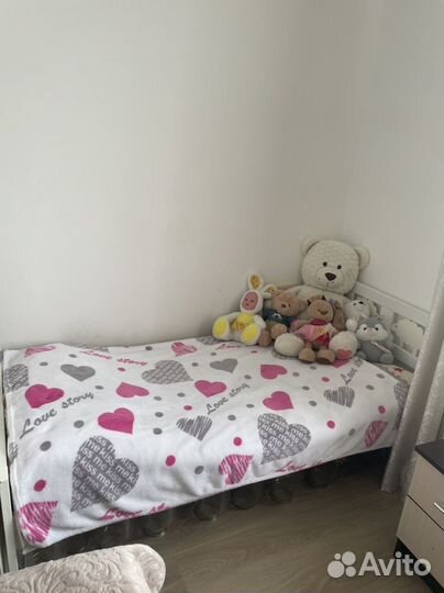 2 Детская кроватка с матрасоми