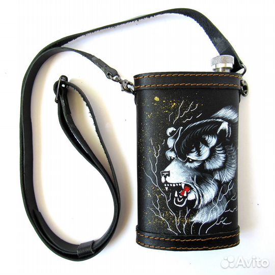 Фляжка в коже