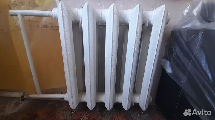 Радиатор отопления, чугунная батарея