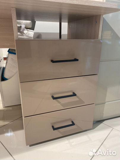 Стол письменный с ящиками в наличии 200321