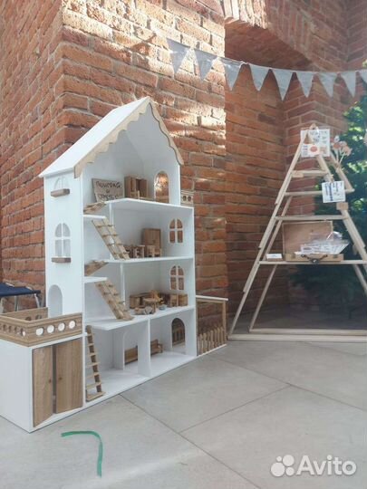 Большой кукольный домик