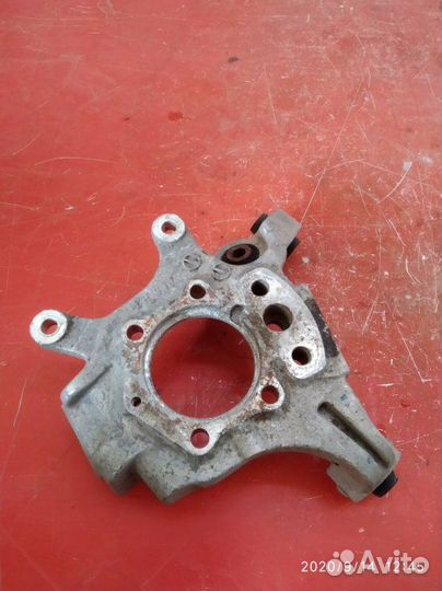 Поворотный кулак Nissan Teana J31