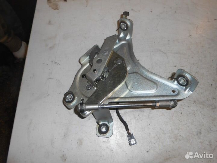 Механизм подъема крышки багажника (Hyundai Equus)