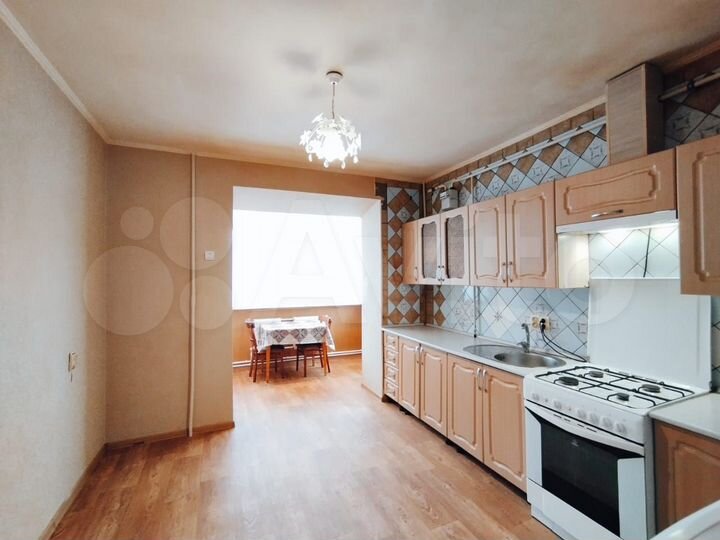 3-к. квартира, 81 м², 1/4 эт.