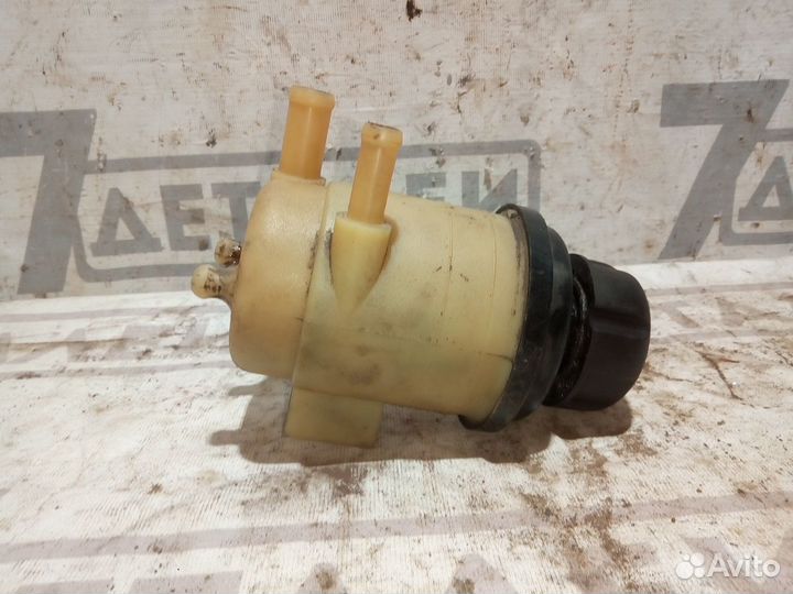 Бачок гура Hyundai Sonata 5 2.0