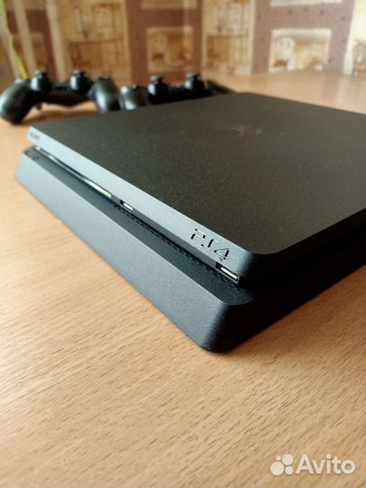Sony PS4 slim. Два геймпада, игры