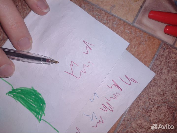 Ручки красные шариковые, черные гелевые