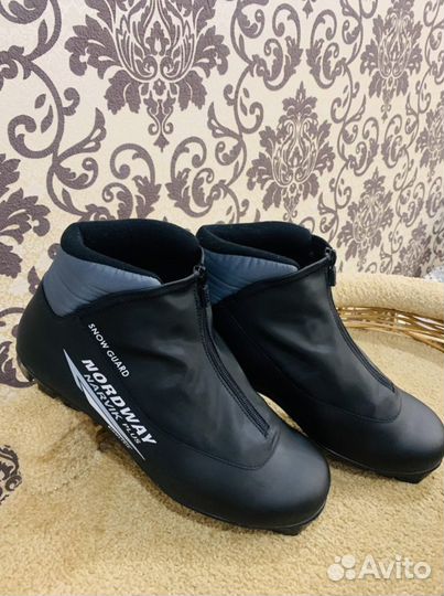 Лыжные ботинки