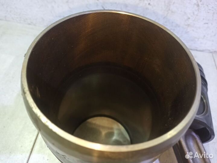 Поршень с шатуном Вольво