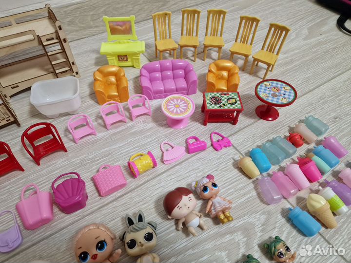 Кукольная мебель и куколки Лол