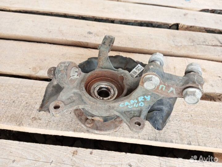 Кулак поворотный передний левый Toyota Camry XV40