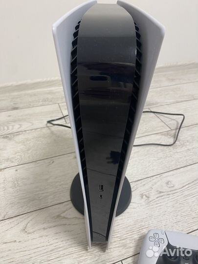 Sony Ps5 + 2-й геймпад + зарядная станция