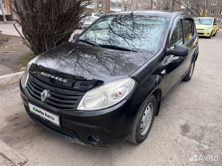 Renault Sandero 1.4 МТ, 2010, битый, 300 000 км