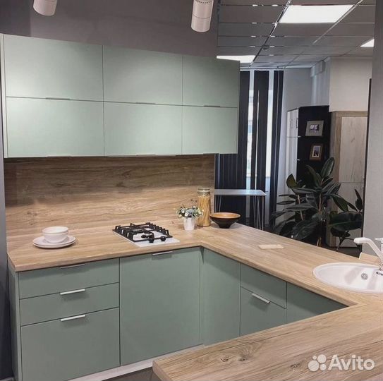 Кухонный гарнитур в наличии
