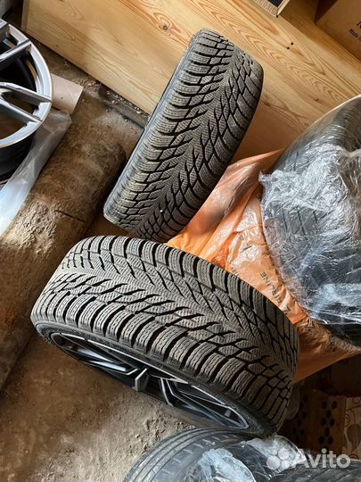 Nokian Tyres Hakkapeliitta R3 225/40 R19 и 255/35 R19 96V