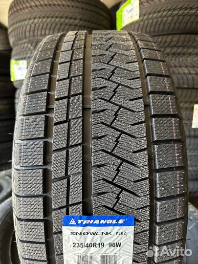 Triangle PL02 235/40 R19