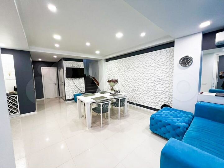 Дом 177,8 м² на участке 2,4 сот.