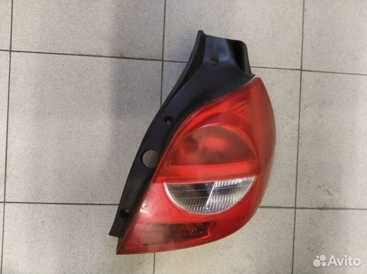 Задний правый фонарь Рено Клио 3 с 2005-2009 год