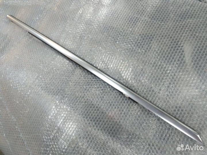 Молдинг стекла передний правый Mercedes-Benz