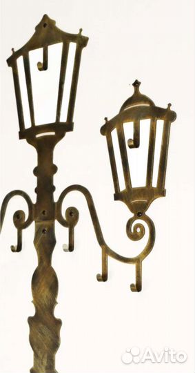 Настенная железная вешалка