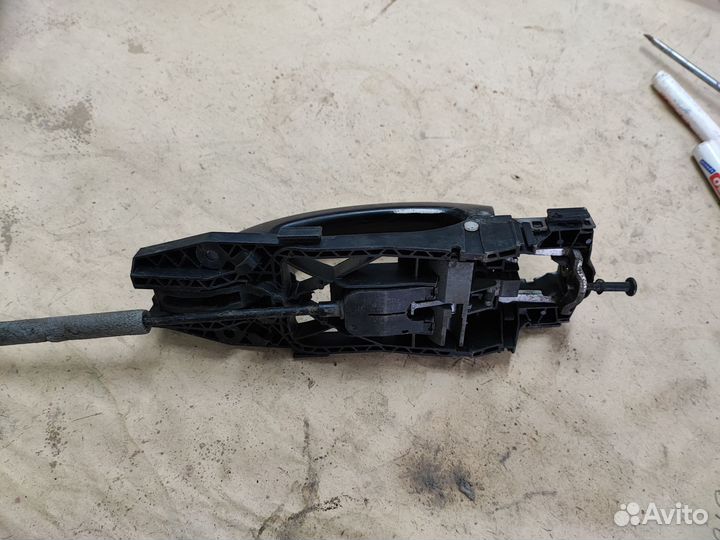 Ручка двери перед левой skoda superb II