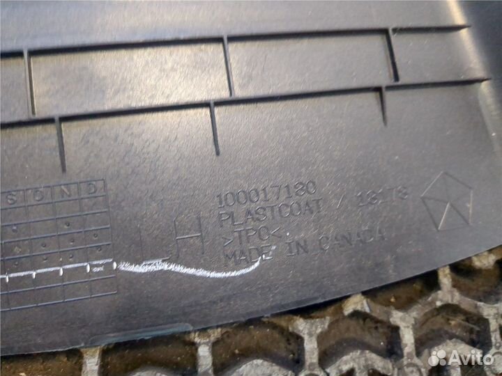 Обшивка центральной стойки Chrysler 300C 2011, 201