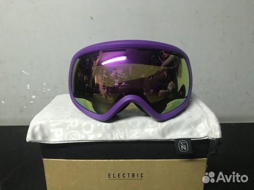 Сноуборд / горнолыжная маска VonZipper