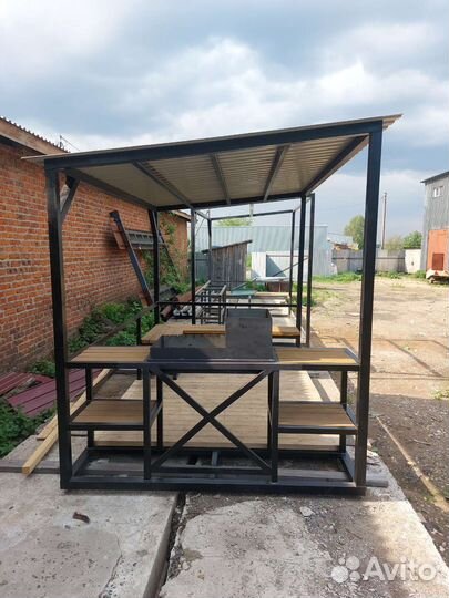 Мангальная зона под крышей