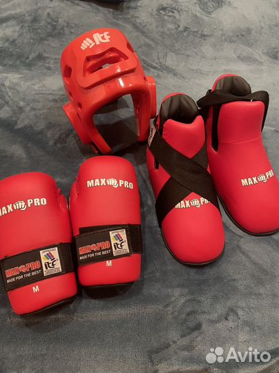 Защита голени, перчатки, шлем