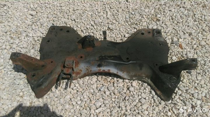 Подрамник двигателя Пежо 206