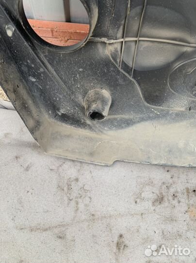 Крышка двигателя Nissan Fuga PY50