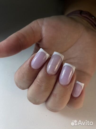 Модель на маникюр