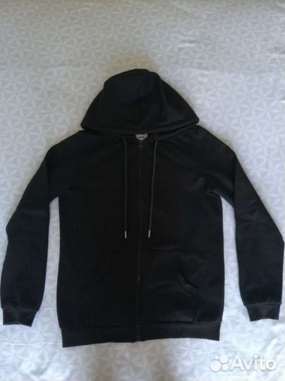 Худи чёрное на замке