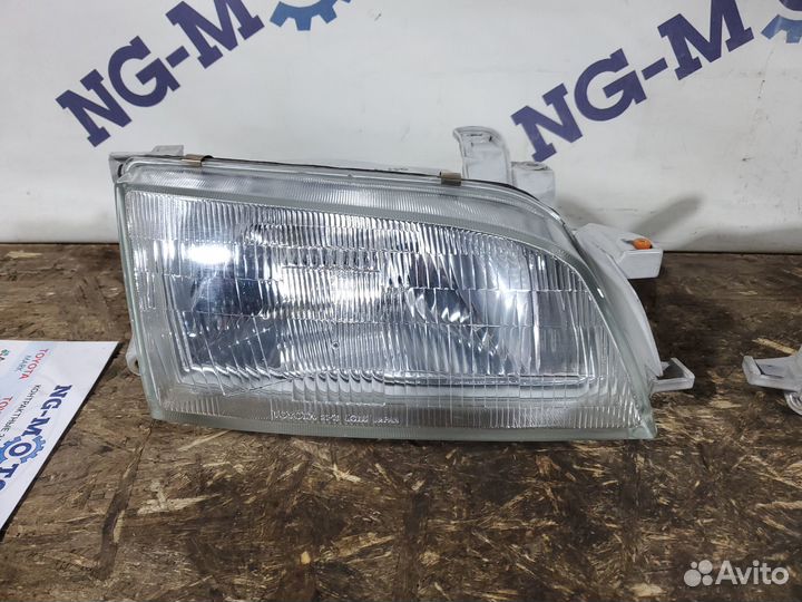 Фары галоген Toyota Caldina ST190
