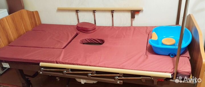 Кровать медицинская с туалетом