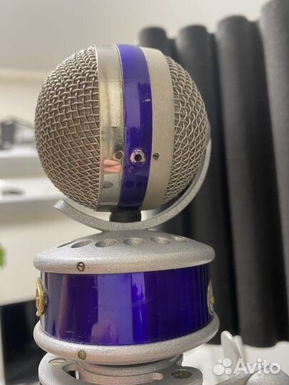 Студийный конденсаторный микрофон